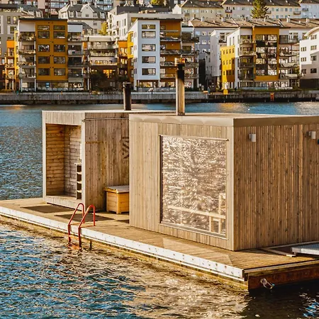 I Topp Etasje Med Flott Stor Felles Takterrasse